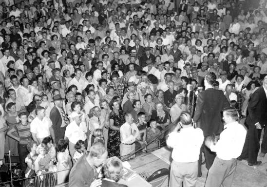 Segregationist Bryant Bowles addresses a rally in 1954. Photo from the (Delaware Public Archives.